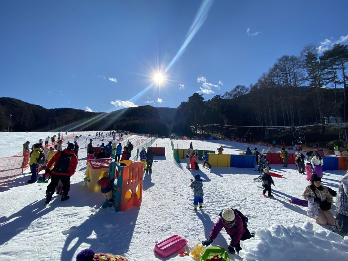 子供たちが元気に遊んでいます 富士見パノラマリゾート 総合スノー施設 スキー場 長野県富士見町 子供たちが元気に遊んでいます 富士見パノラマリゾート 総合スノー施設 スキー場 長野県富士見町